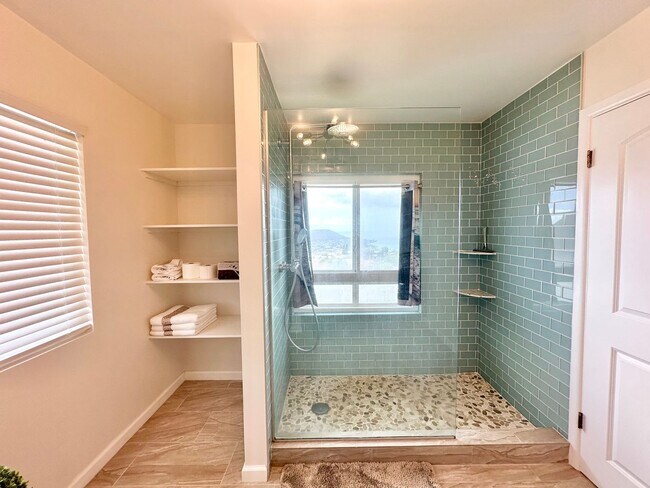 Building Photo - Fully Furnished 4 BD/3 BA Home in Mariner's Ridge!! Includes 1 Garage PRKG, W/D, Sep. Studio, & G...