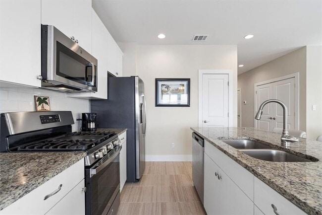 Building Photo - 613 White Steppe Way