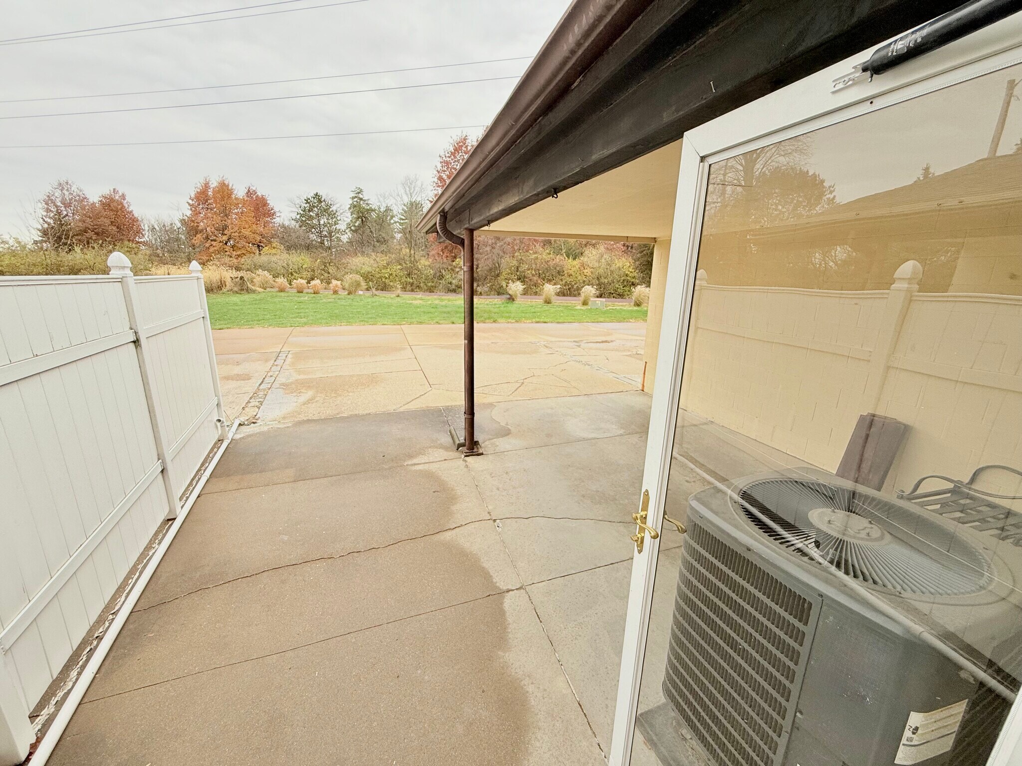 Building Photo - 1936 Canterbury Dr