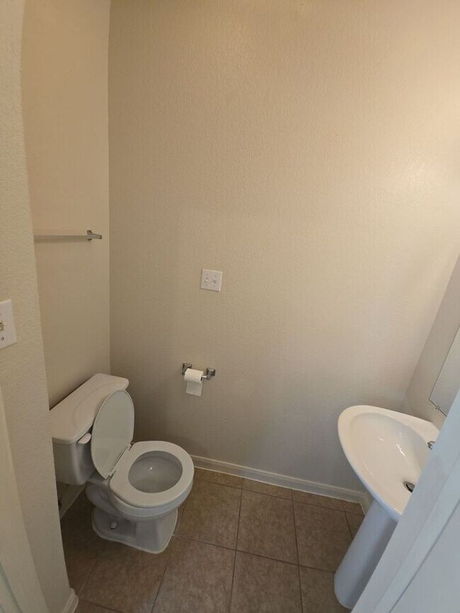 Building Photo - 1125 Map St