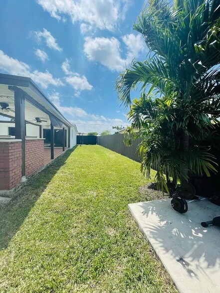 Building Photo - 11271 SW 48th St