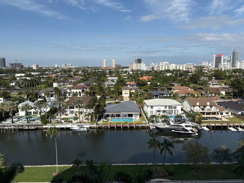 Building Photo - 3600 Yacht Club Dr