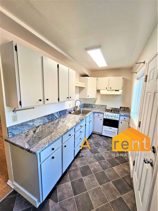 Building Photo - Great Ashland Home Available Now!