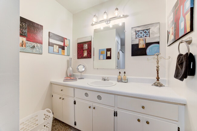 Building Photo - 117 W Harrison Ave