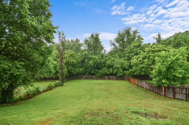 Building Photo - 706 Green Valley Ct