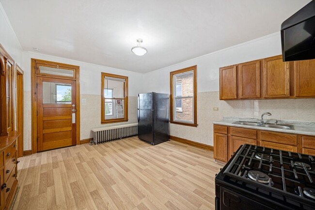 Building Photo - 4749 S Keeler Ave