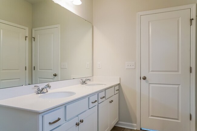 Building Photo - 347 Augustine Dr
