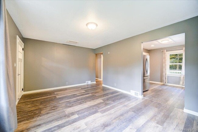 Building Photo - 351 US-209