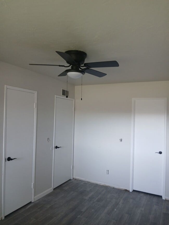 Building Photo - 2 Bed 1 bath