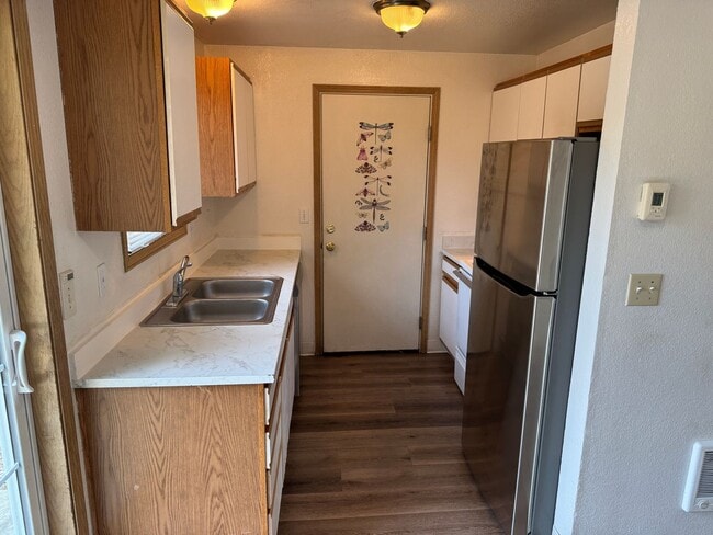 Building Photo - Freshly recently updated 3-bedroom 2-bathroom duplex with garage!