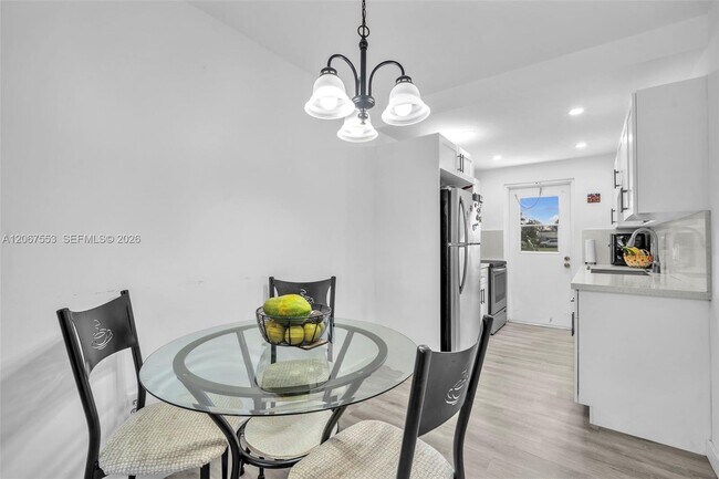 Building Photo - 6550 Royal Palm Blvd