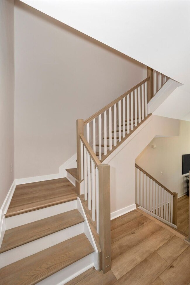 Building Photo - The Enclave At Gambrill View