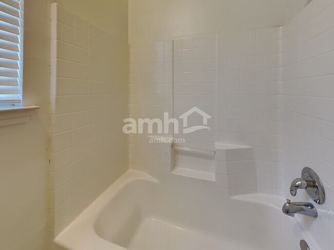 Building Photo - 10613 Big Oak Dr