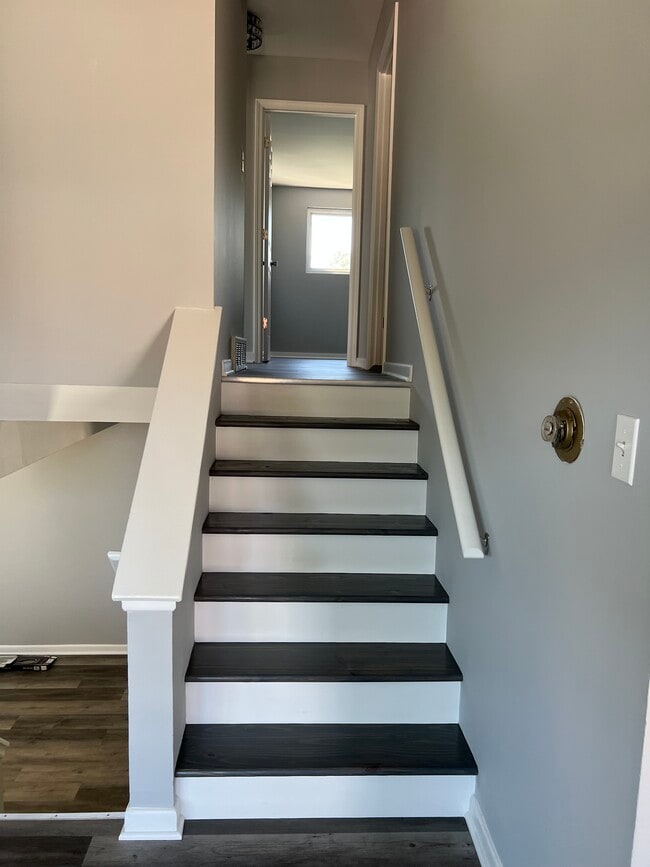 Building Photo - 385 Dover Ln