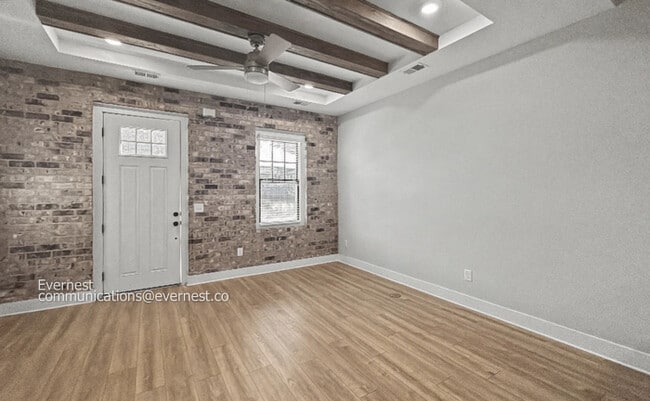 Building Photo - Charming 3BR/3BA Hoover Home with Fenced-In Yard & Modern LVP Flooring