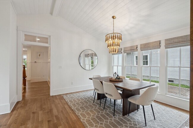 Building Photo - 1226 Adams St