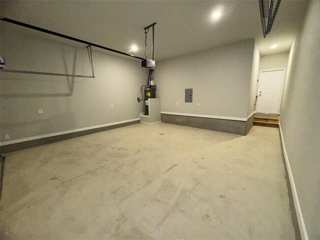 Building Photo - 131 Schrader Dr
