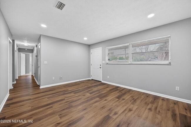 Building Photo - 8015 Jaguar Dr