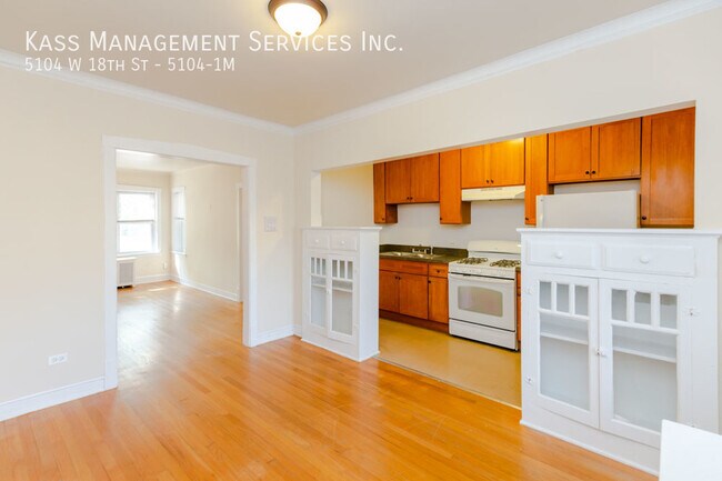 Primary Photo - 5104 W 18th St