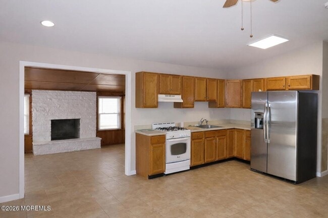 Building Photo - 825 Leeward Dr