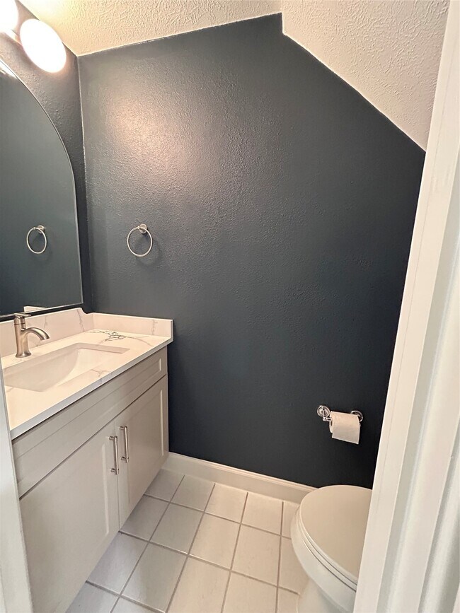 Building Photo - 8101 Amelia Rd