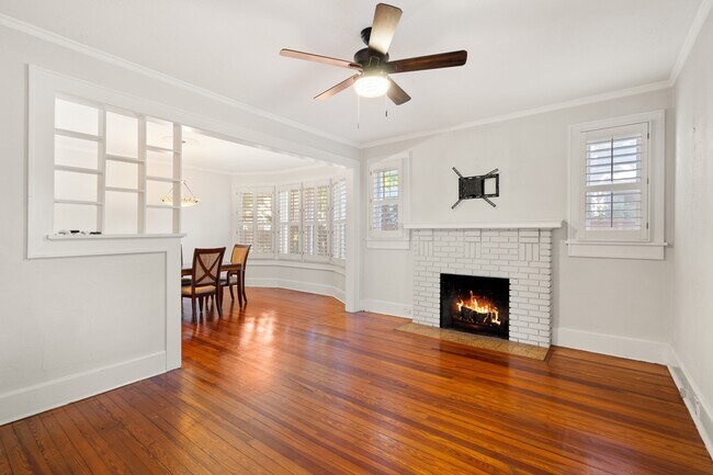 Building Photo - 1234 Beach Dr NE