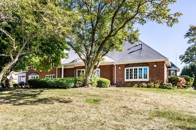 Building Photo - 9628 Summerlakes Dr