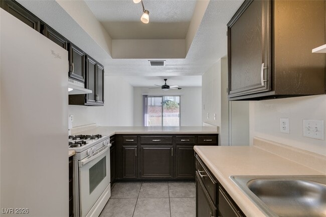 Building Photo - 764 Lawrence Dr