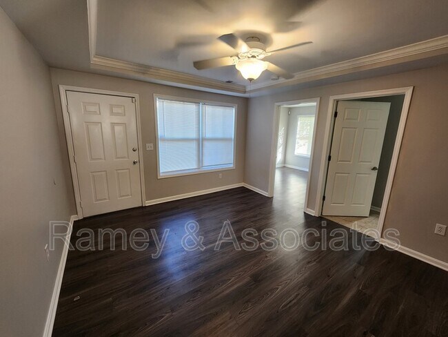 Building Photo - 3802 Falcon Crest Dr