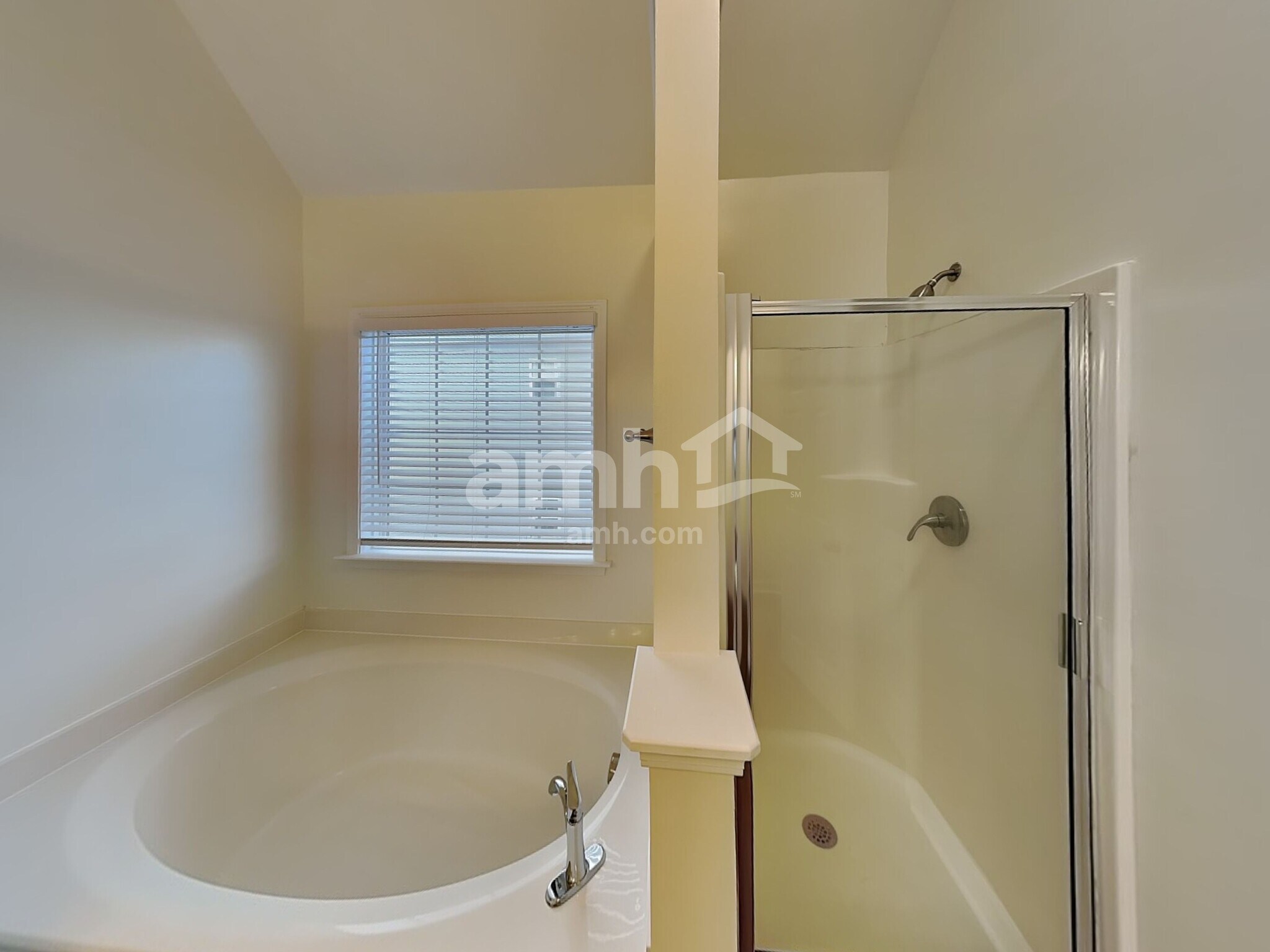 Building Photo - 3058 Romain Trail