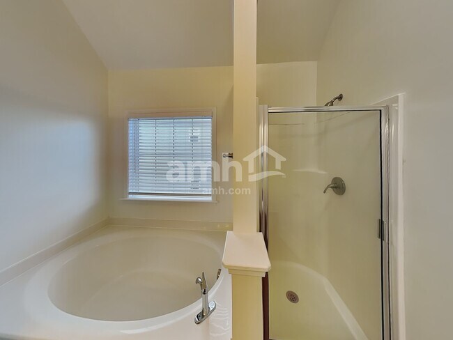 Building Photo - 3058 Romain Trail