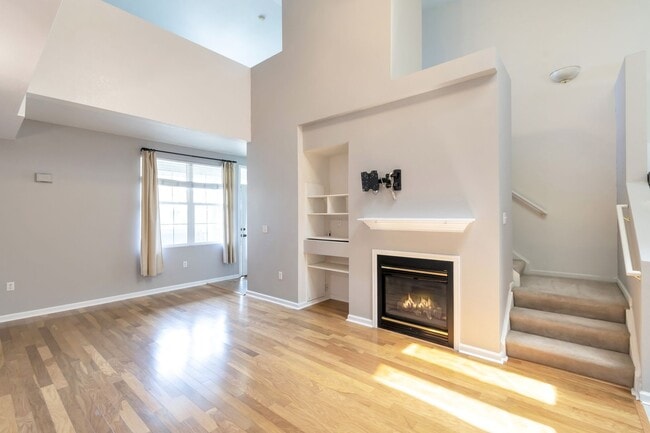 Building Photo - 2BR w/ Attached Garage & Balcony near Downtown Littleton