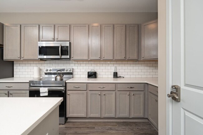 Building Photo - 5825 Sunset Wy