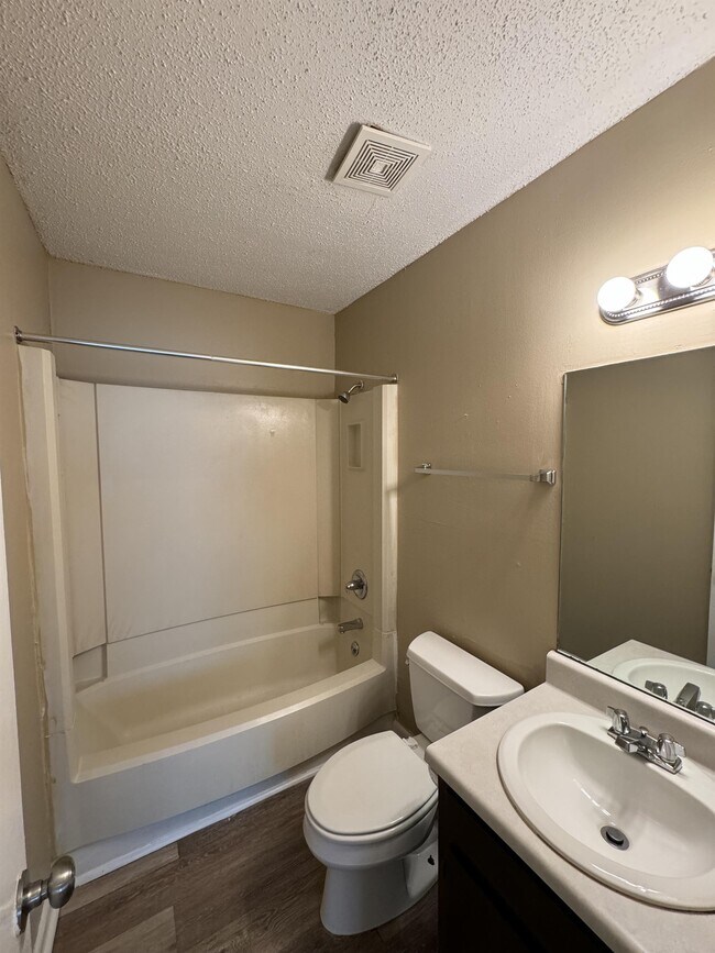 Building Photo - 3700 Squaw Valley Dr SW