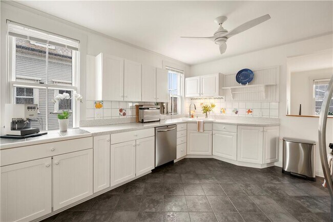 Building Photo - 35 Marsh St