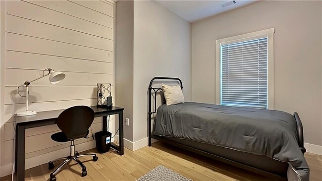 Building Photo - 374 Prince Dr