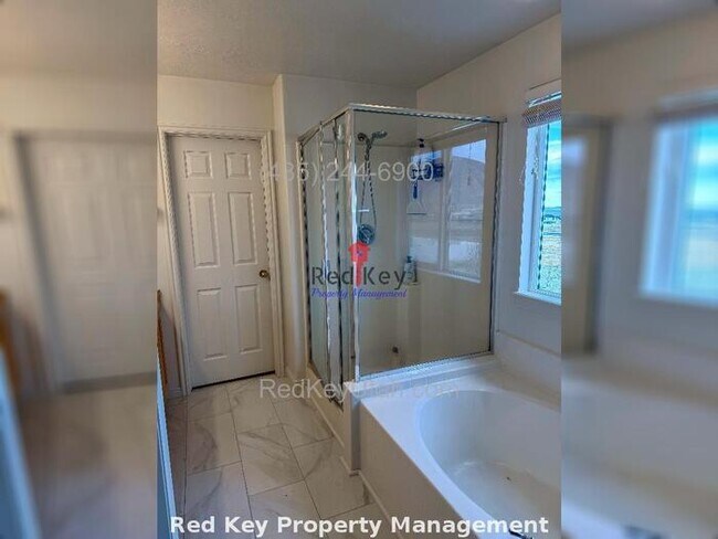 Building Photo - Apparicio Dr. Single Family Home