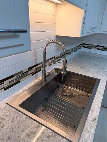 Building Photo - 525 N San Mateo Dr