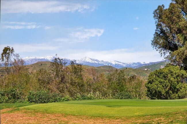 Building Photo - 1525 Fairway Dr