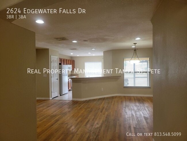 Building Photo - 2624 Edgewater Falls Dr