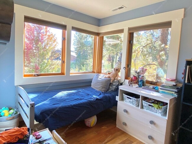 Building Photo - Unfurnished 4BR - 2.5BA NWX Corner Lot Pri...
