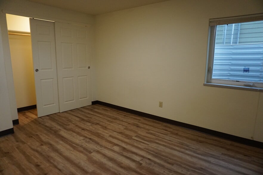 Building Photo - 2034 Strand Ave