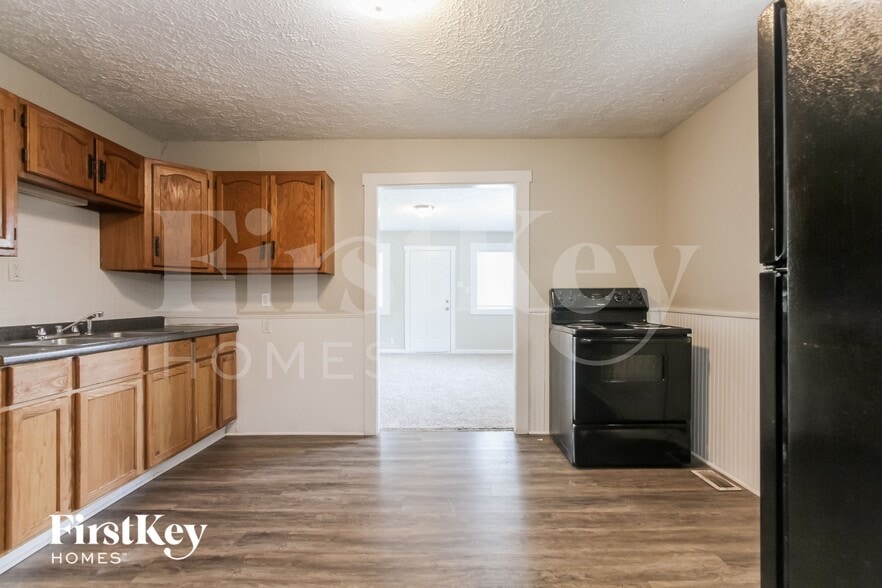 Building Photo - 2752 S Rybolt Ave