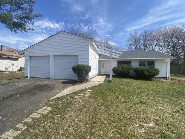 Building Photo - 37 Pershing Ln