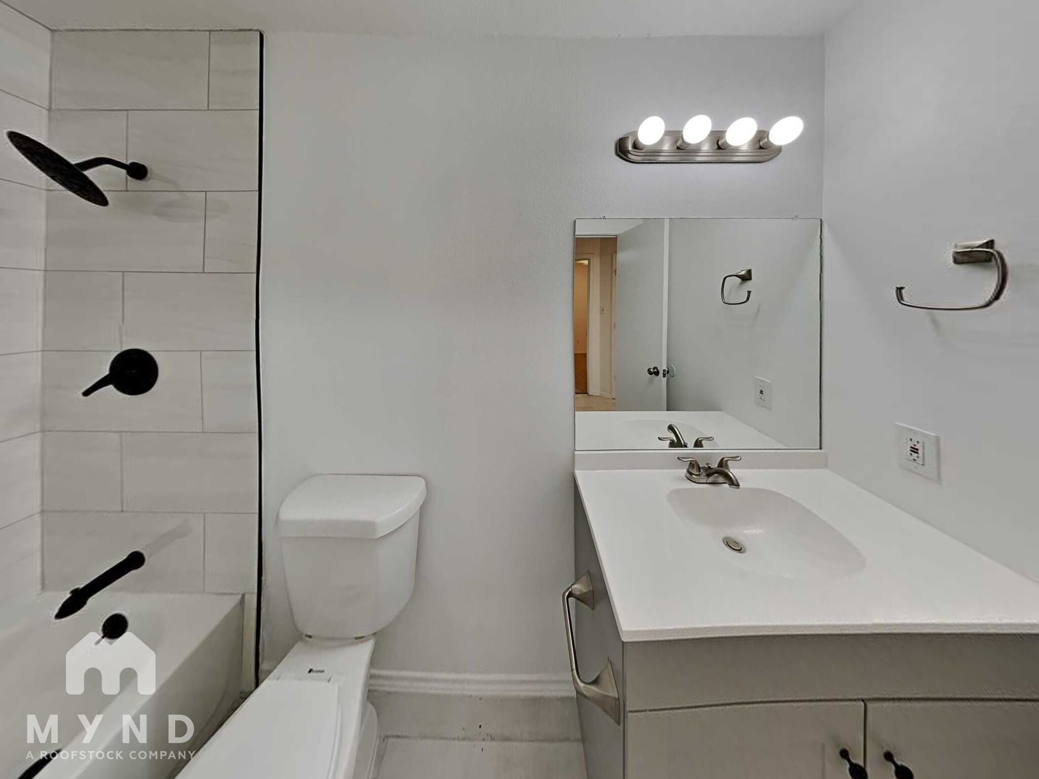 Building Photo - 4645 Baytree Dr