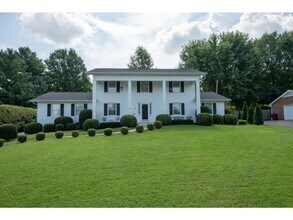 Building Photo - Beautiful 4-Bedroom/2.5 Bath Single-Family Home in Great Neighborhood in Johnson City, TN, with d...