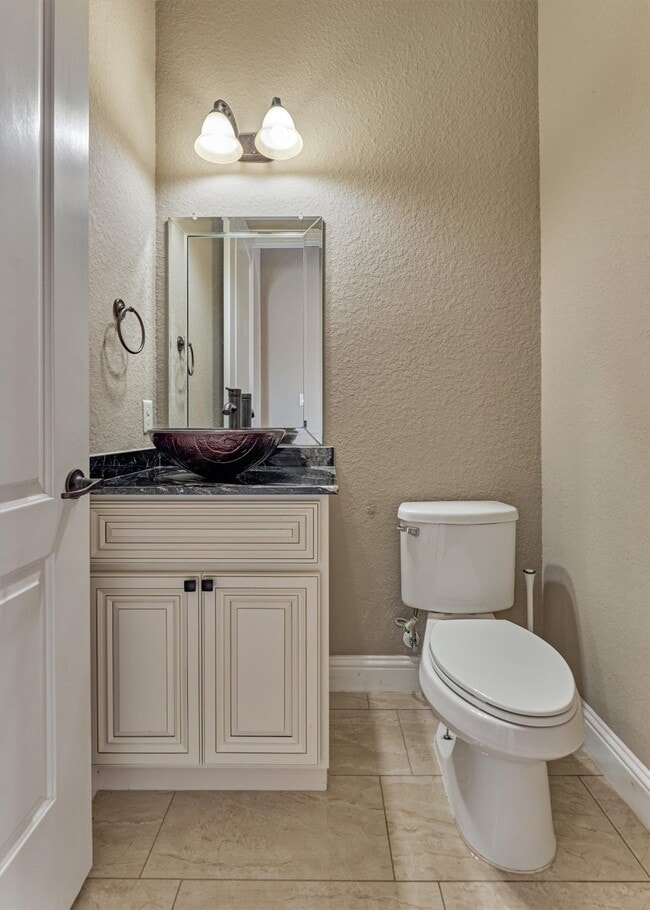 Building Photo - 106 Bella Luce