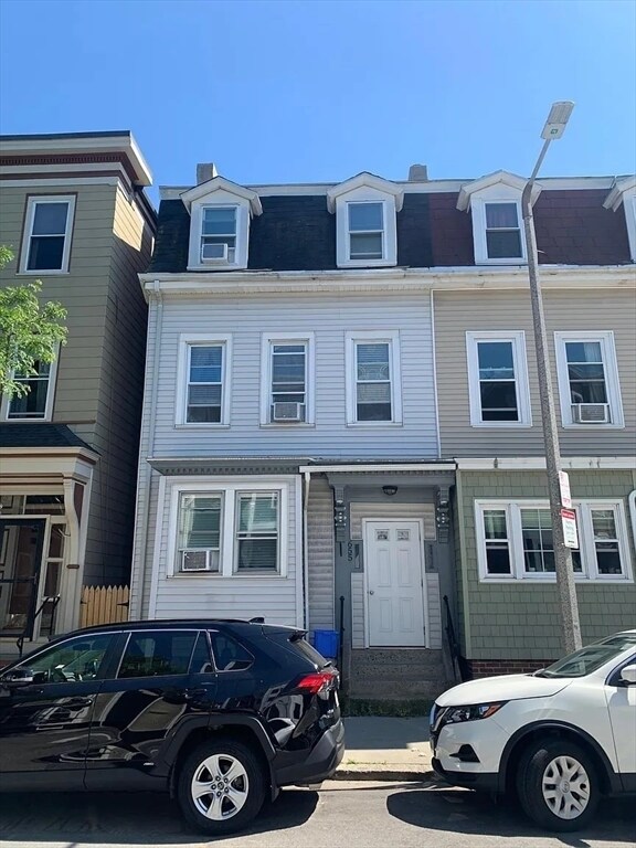 Primary Photo - 655 E 7th St