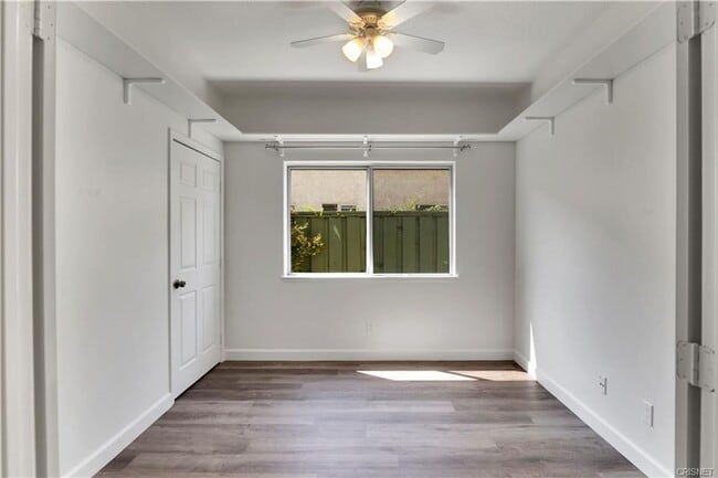 Building Photo - BEAUTIFUL LONE OAK HOME IN CALABASAS!