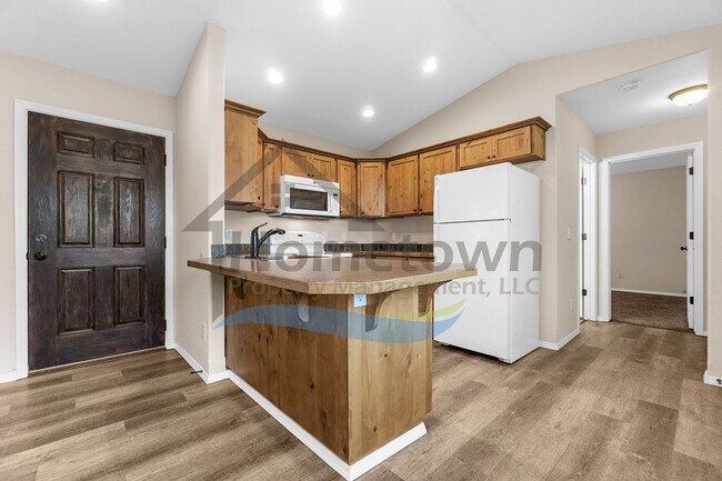 Building Photo - 2 Bedroom 1 Bath Home with Off-Street Parking Available in Coeur d'Alene!